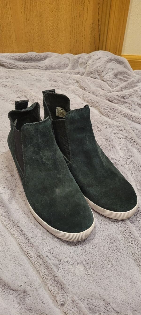 Sorel Campsneak Chelsea Slip on Shoes Womens 8.5 Black Suede Waterproof Casual